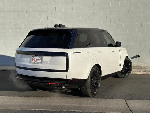 2025 Land Rover Range Rover P530 SE