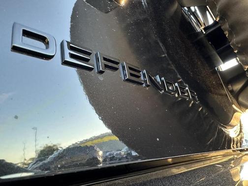 2025 Land Rover Defender P525 V8