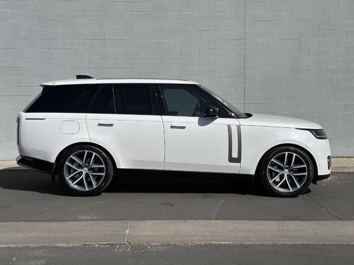 2025 Land Rover Range Rover P530 SE