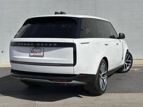 2025 Land Rover Range Rover P530 SE