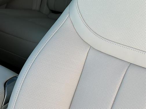 2026 Land Rover Range Rover P550e Autobiography