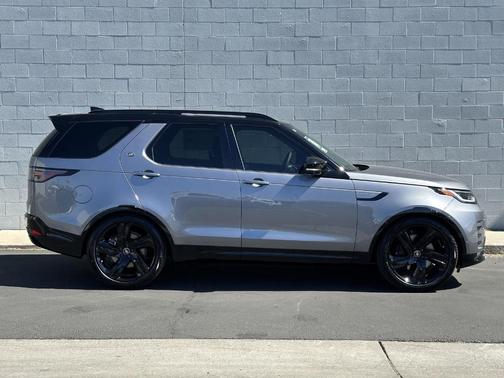 2025 Land Rover Discovery P360 Dynamic SE