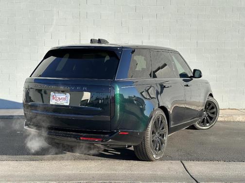 2025 Land Rover Range Rover P550e Autobiography