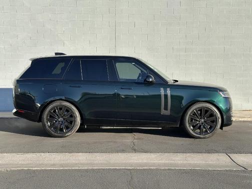 2025 Land Rover Range Rover P550e Autobiography