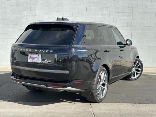 2025 Land Rover Range Rover P550e SE
