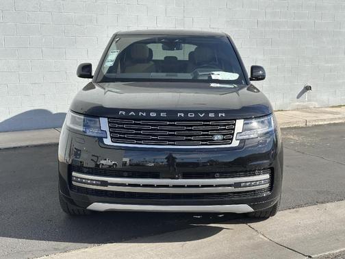2025 Land Rover Range Rover P550e SE