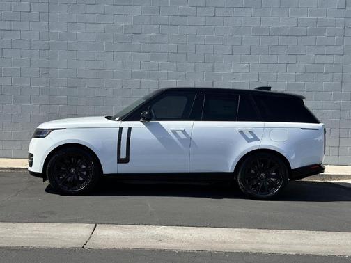 2025 Land Rover Range Rover P550e SE