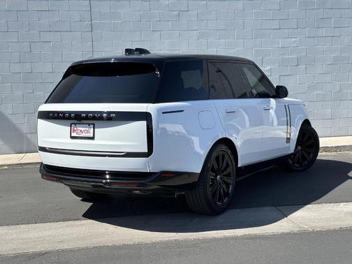 2025 Land Rover Range Rover P550e SE