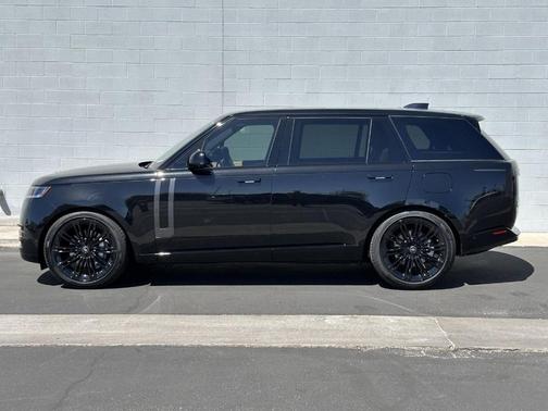 2025 Land Rover Range Rover P400 SE 7 Seat