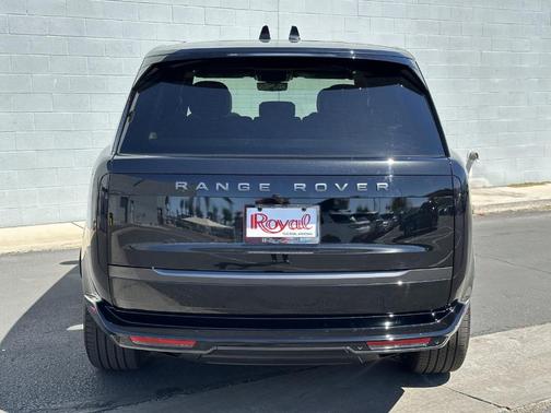 2025 Land Rover Range Rover P400 SE 7 Seat