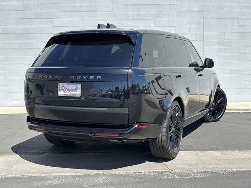 2025 Land Rover Range Rover P400 SE 7 Seat
