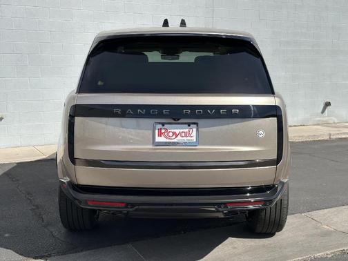 2025 Land Rover Range Rover P615 SV