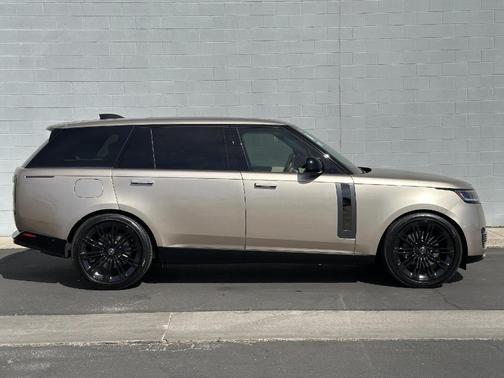 2025 Land Rover Range Rover P615 SV