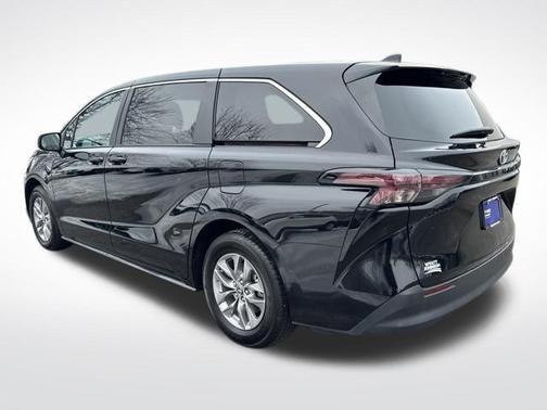 2024 Toyota Sienna LE