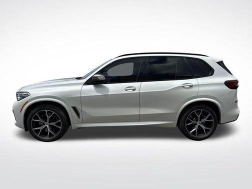Mineral White Metallic 2023 BMW X5 M50i
