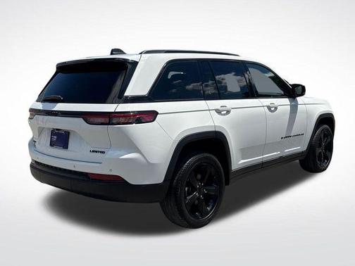 Bright White Clearcoat 2023 Jeep Grand Cherokee Limited