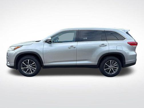 Celestial Silver Metallic 2019 Toyota Highlander XLE
