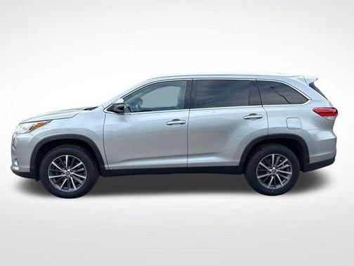 Celestial Silver Metallic 2019 Toyota Highlander XLE