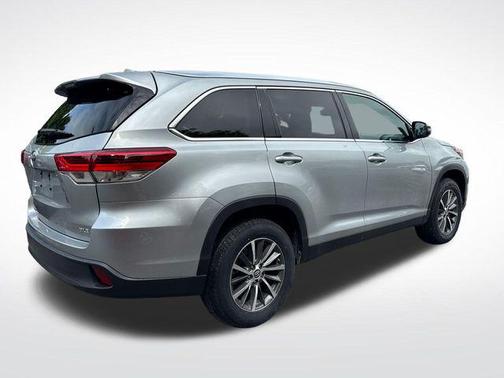 Celestial Silver Metallic 2019 Toyota Highlander XLE