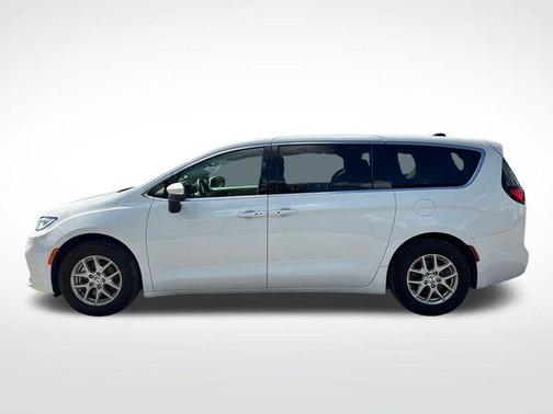 Bright White Clearcoat 2023 Chrysler Pacifica Touring L