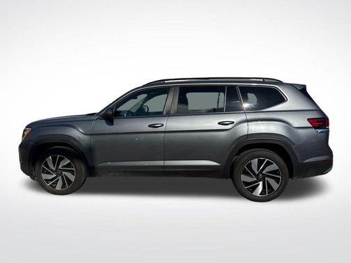 Deep Black Pearl 2025 Volkswagen Atlas 2.0T SE w/Technology