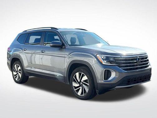 Deep Black Pearl 2025 Volkswagen Atlas 2.0T SE w/Technology