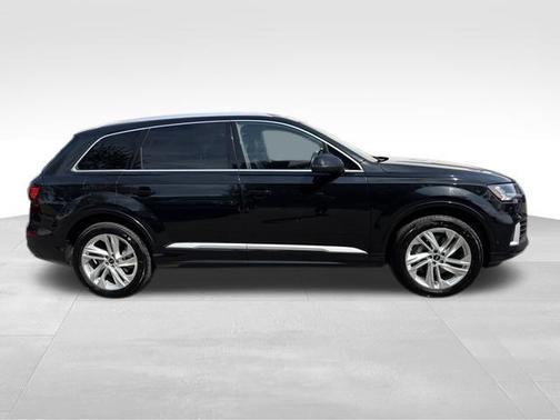2024 Audi Q7 55 Premium Plus