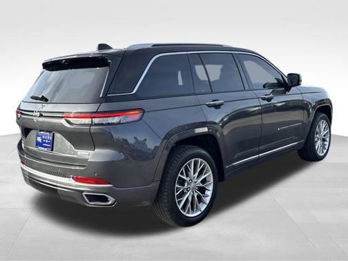 2022 Jeep Grand Cherokee Summit