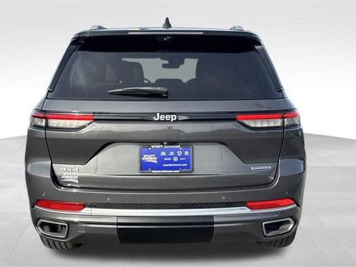 2022 Jeep Grand Cherokee Summit