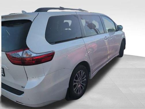 2020 Toyota Sienna XLE Premium