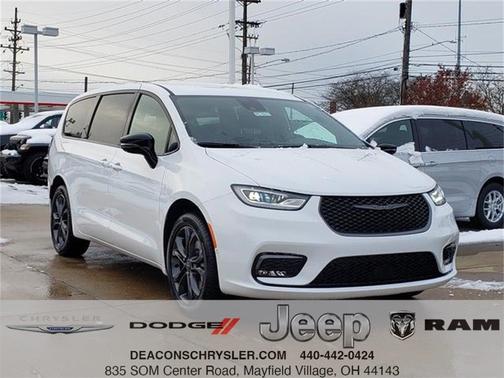 2026 Chrysler Pacifica Select