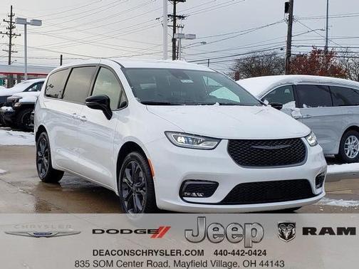 2026 Chrysler Pacifica Select