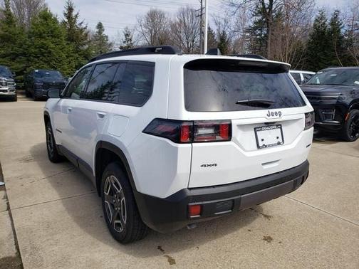 Bright White Clearcoat 2026 Jeep Cherokee LAREDO/LIMITED