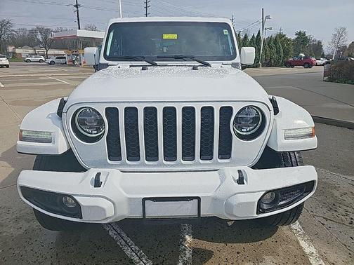 Bright White Clearcoat 2022 Jeep Gladiator Overland