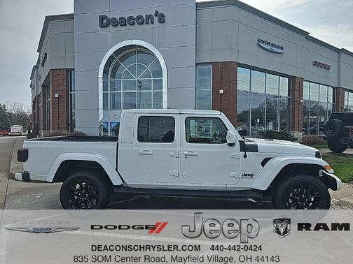 Bright White Clearcoat 2022 Jeep Gladiator Overland