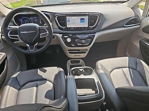 2024 Chrysler Pacifica Touring-L