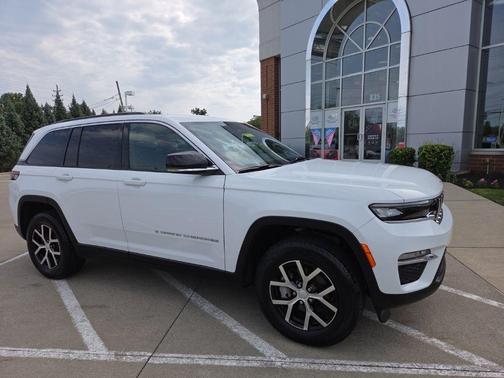 Bright White Clearcoat 2025 Jeep Grand Cherokee Limited