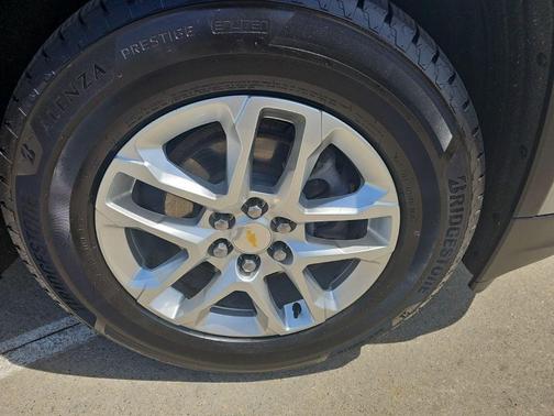 Sterling Gray Metallic 2023 Chevrolet Traverse LS