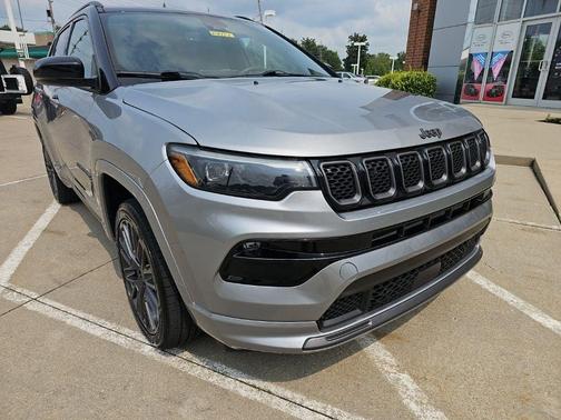 Billet Silver Metallic Clearcoat 2023 Jeep Compass Altitude