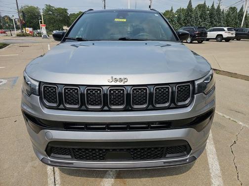 Billet Silver Metallic Clearcoat 2023 Jeep Compass Altitude