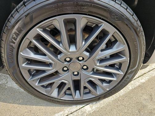 Billet Silver Metallic Clearcoat 2023 Jeep Compass Altitude