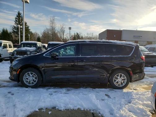 2026 Chrysler Voyager LX