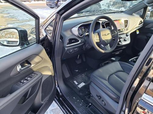 2026 Chrysler Voyager LX