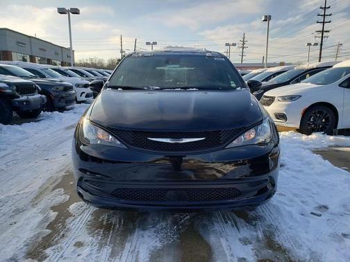 2026 Chrysler Voyager LX