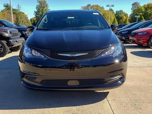 2026 Chrysler Voyager LX