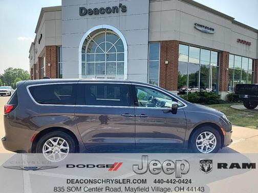 2023 Chrysler Voyager LX