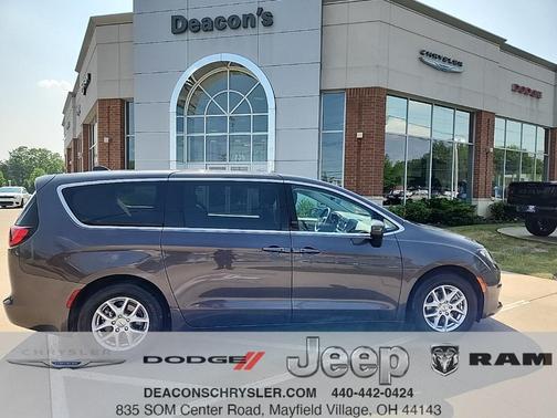 2023 Chrysler Voyager LX