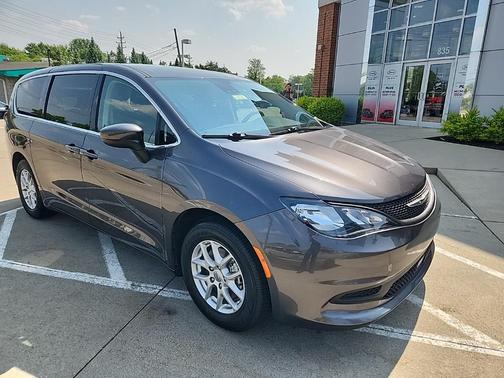 2023 Chrysler Voyager LX
