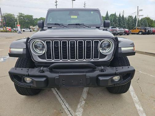 Granite Crystal Clearcoat Metallic 2025 Jeep Wrangler 4xe Sahara