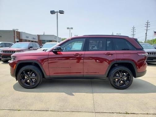 2025 Jeep Grand Cherokee Laredo